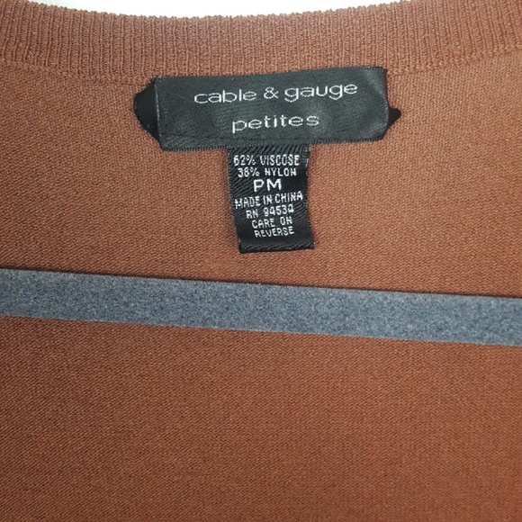 Cable & gauge two piece top - Picture 2 of 5